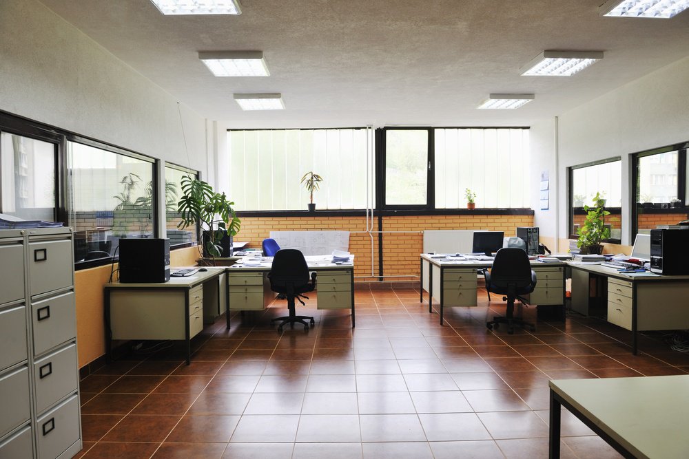 www.brodextrident.comhubfsStock imagesbright empty office indoor with computers-5