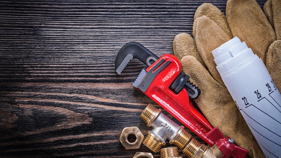 plumbing-tools-laid-out-on-wooden-table.jpg